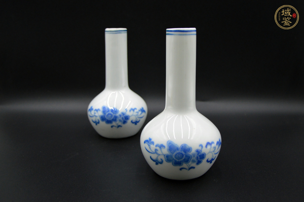 古玩陶瓷花卉紋天球瓶真品鑒賞圖