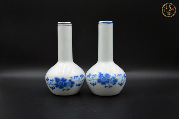古玩陶瓷花卉紋天球瓶真品鑒賞圖