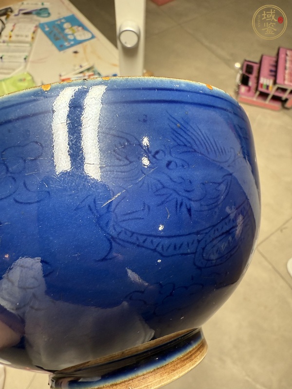 古玩藍釉龍紋刻花碗真品鑒賞圖