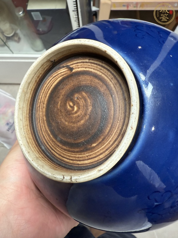 古玩陶瓷藍釉龍紋刻花碗真品鑒賞圖