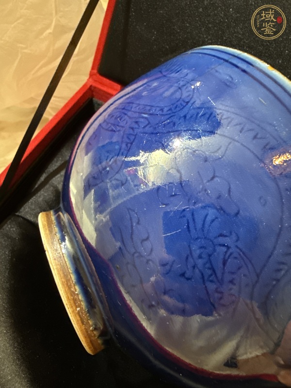 古玩陶瓷藍釉龍紋刻花碗真品鑒賞圖