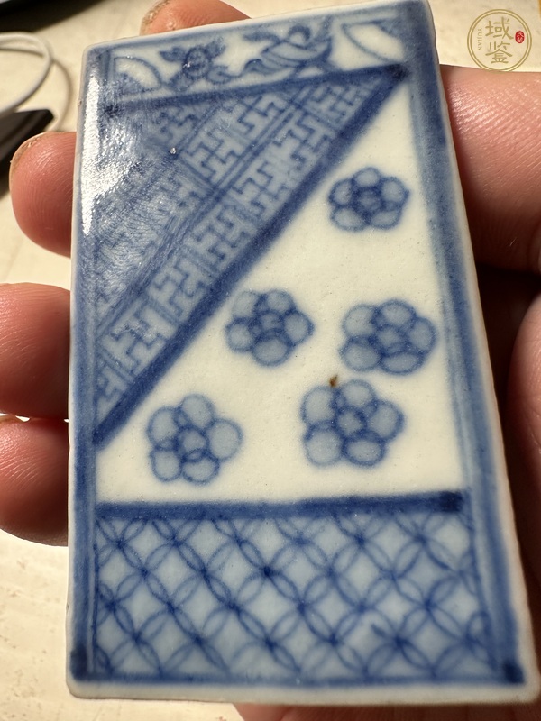 古玩陶瓷青花皮球花卉三角筆筒真品鑒賞圖