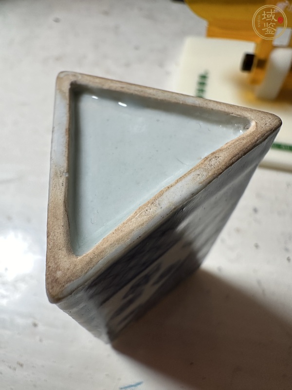 古玩陶瓷青花皮球花卉三角筆筒真品鑒賞圖
