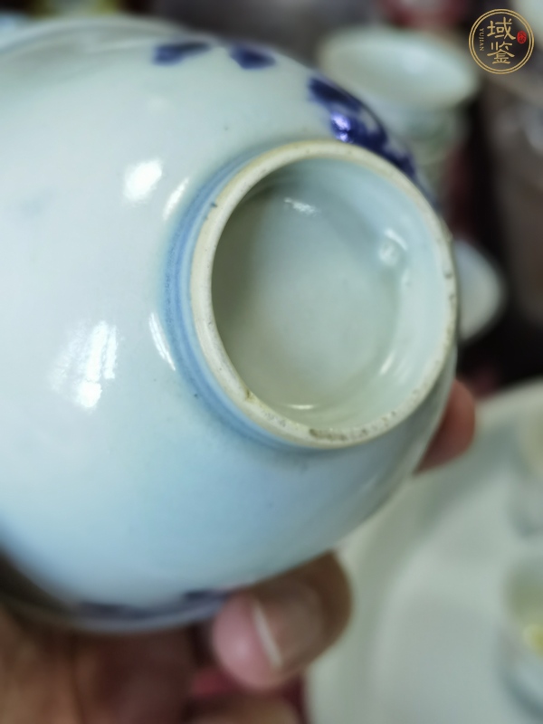 古玩陶瓷花卉紋青花蓋碗真品鑒賞圖