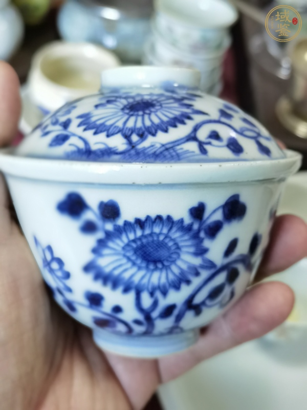 古玩陶瓷花卉紋青花蓋碗真品鑒賞圖