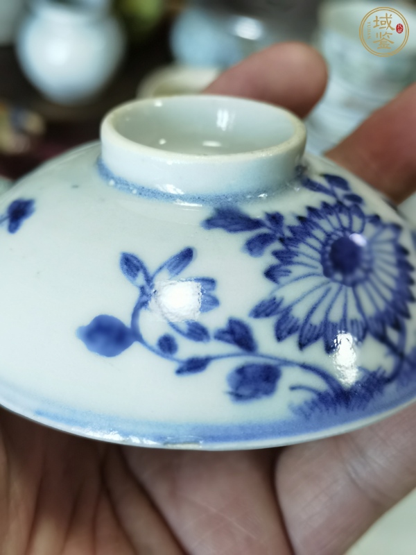 古玩陶瓷花卉紋青花蓋碗真品鑒賞圖
