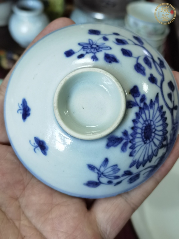 古玩陶瓷花卉紋青花蓋碗真品鑒賞圖