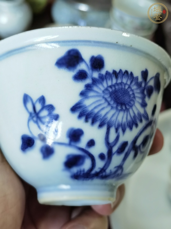 古玩陶瓷花卉紋青花蓋碗真品鑒賞圖