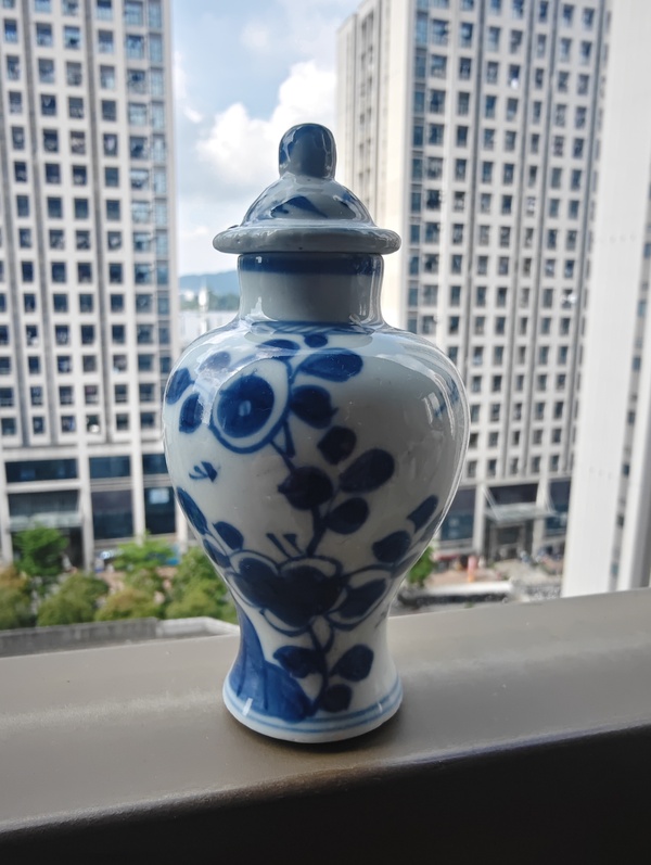 古玩轉(zhuǎn)賣康熙青花小將軍瓶拍賣,當(dāng)前價(jià)格680元