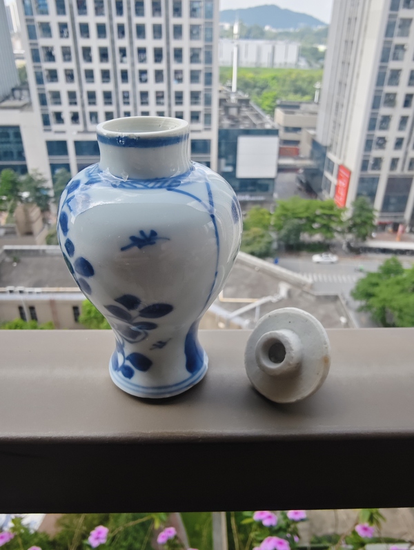 古玩陶瓷康熙青花小將軍瓶拍賣，當(dāng)前價(jià)格1380元