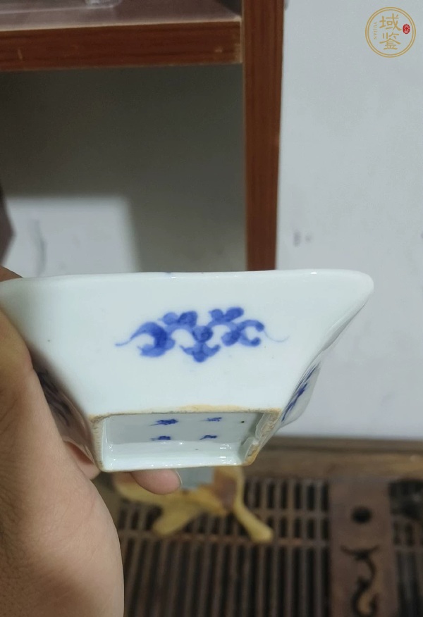 古玩陶瓷日本明治青花花卉紋盤真品鑒賞圖