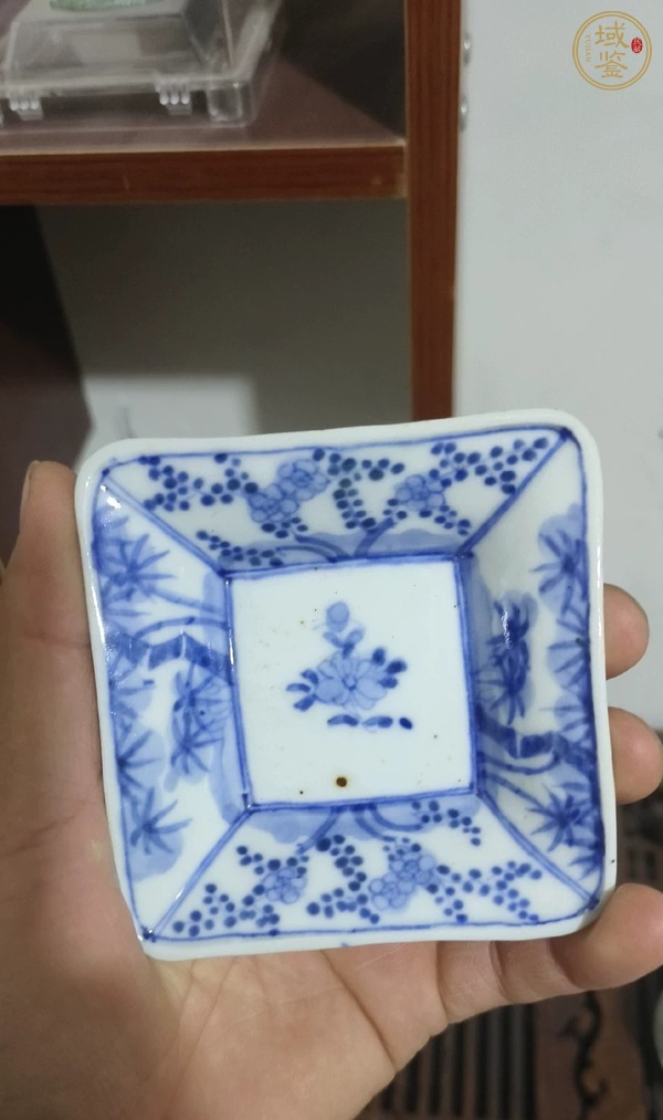 古玩陶瓷日本明治青花花卉紋盤真品鑒賞圖