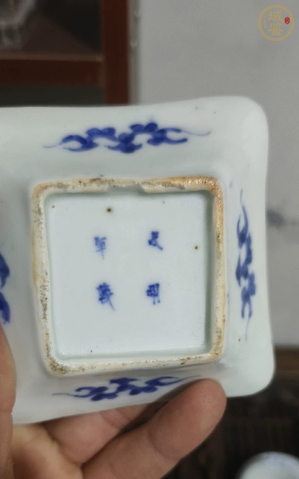古玩陶瓷日本明治青花花卉紋盤真品鑒賞圖