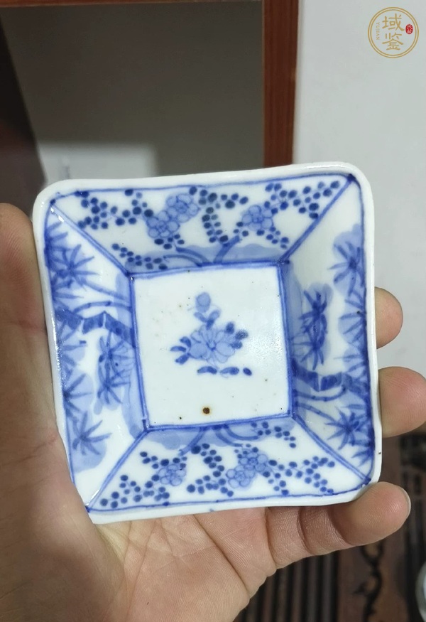 古玩陶瓷日本明治青花花卉紋盤真品鑒賞圖