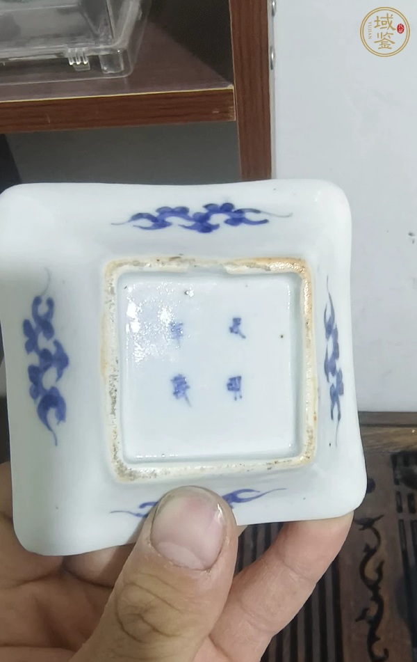 古玩陶瓷日本明治青花花卉紋盤真品鑒賞圖