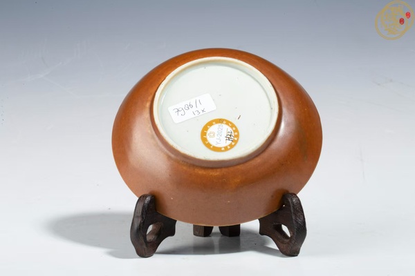 古玩陶瓷紫金釉青花杯碟真品鑒賞圖
