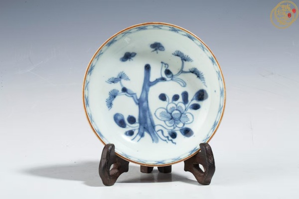 古玩陶瓷紫金釉青花杯碟真品鑒賞圖