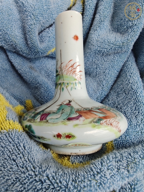 古玩陶瓷晚清民國 粉彩人物紋荸薺瓶真品鑒賞圖