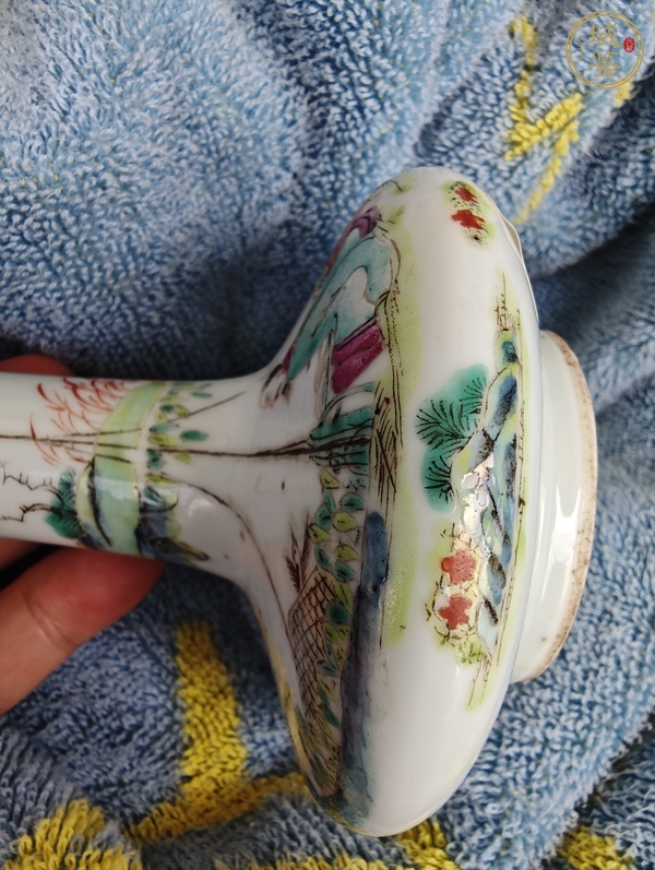 古玩陶瓷晚清民國 粉彩人物紋荸薺瓶真品鑒賞圖