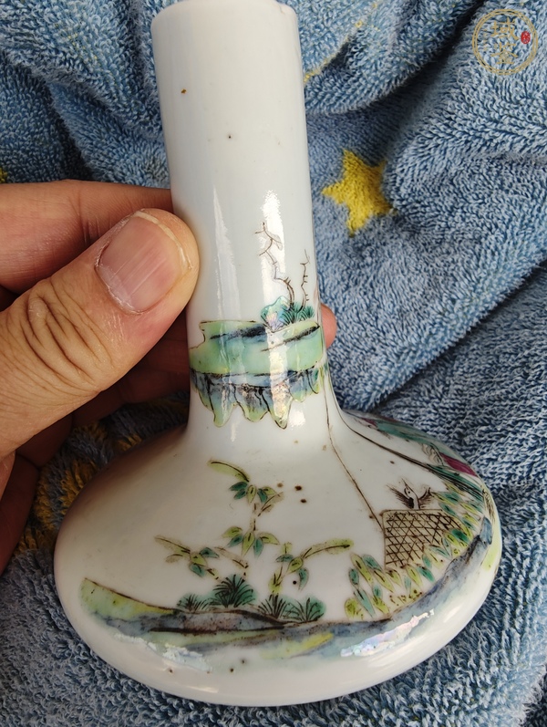 古玩陶瓷晚清民國 粉彩人物紋荸薺瓶真品鑒賞圖