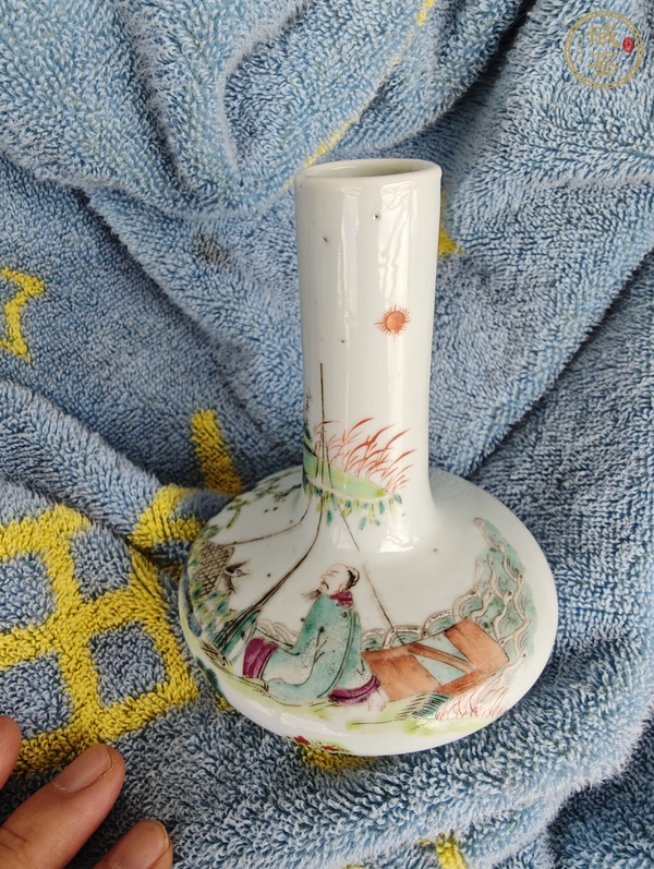 古玩陶瓷晚清民國 粉彩人物紋荸薺瓶真品鑒賞圖