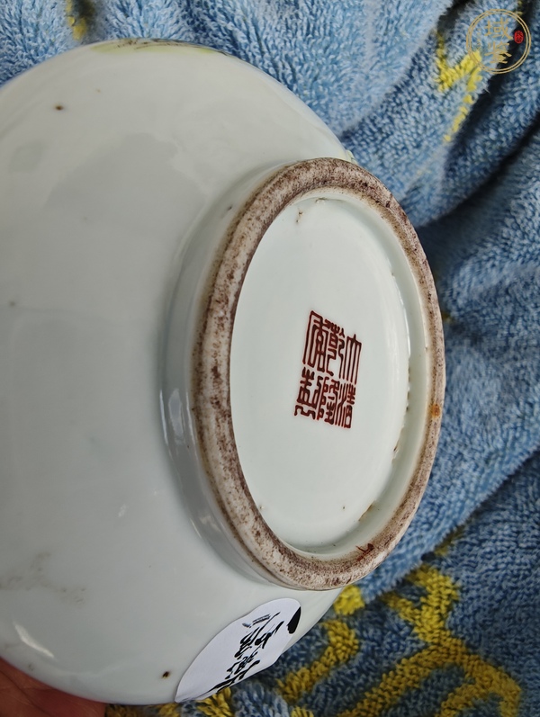 古玩陶瓷晚清民國 粉彩人物紋荸薺瓶真品鑒賞圖