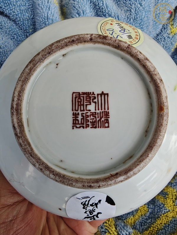 古玩陶瓷晚清民國 粉彩人物紋荸薺瓶真品鑒賞圖