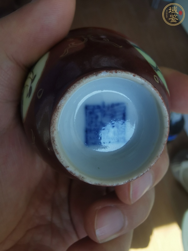 古玩陶瓷紫金釉開光人物紋粉彩杯真品鑒賞圖