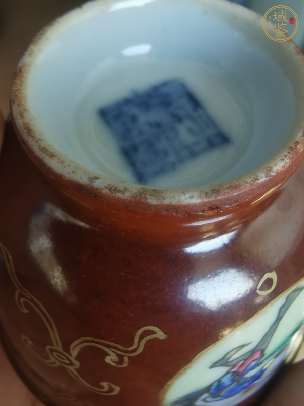古玩陶瓷紫金釉開光人物紋粉彩杯真品鑒賞圖