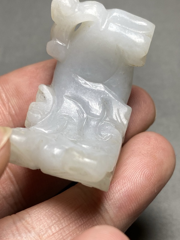 古玩玉器清末民初翡翠雕“瑞獸”把件拍賣(mài)，當(dāng)前價(jià)格7500元