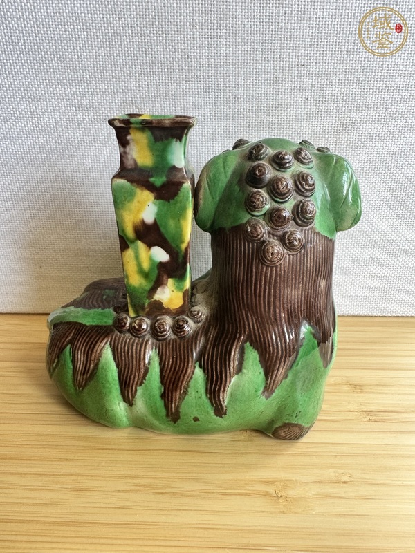 古玩陶瓷三彩獅子真品鑒賞圖
