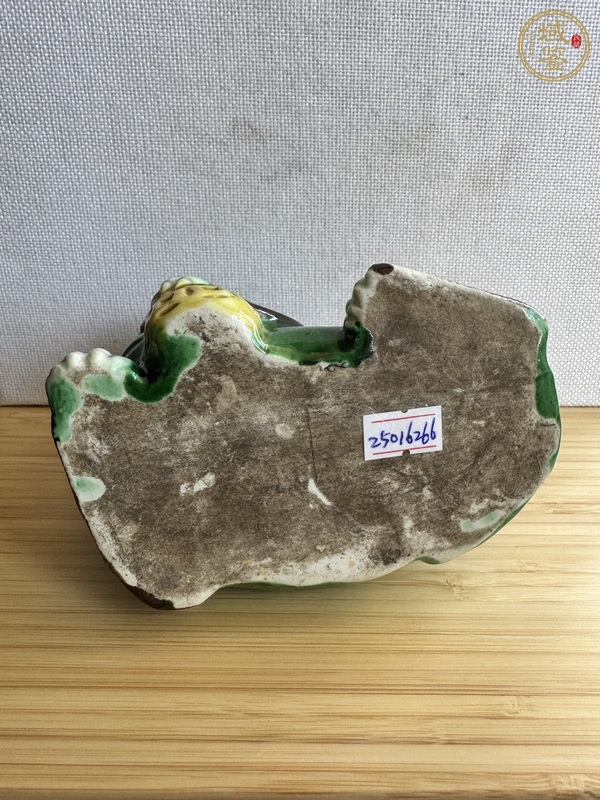 古玩陶瓷三彩獅子真品鑒賞圖