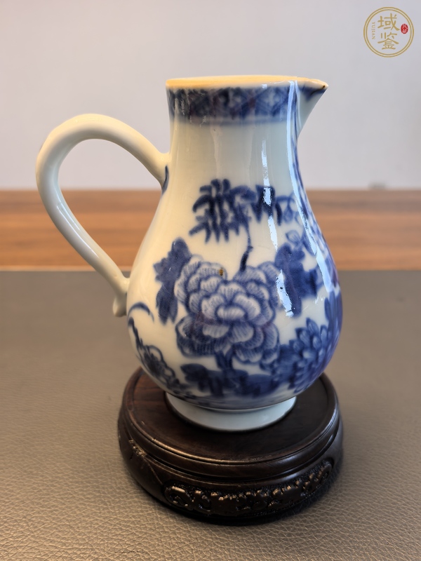 古玩陶瓷青花花卉紋奶壺真品鑒賞圖
