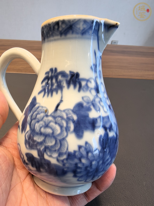 古玩陶瓷青花花卉紋奶壺真品鑒賞圖