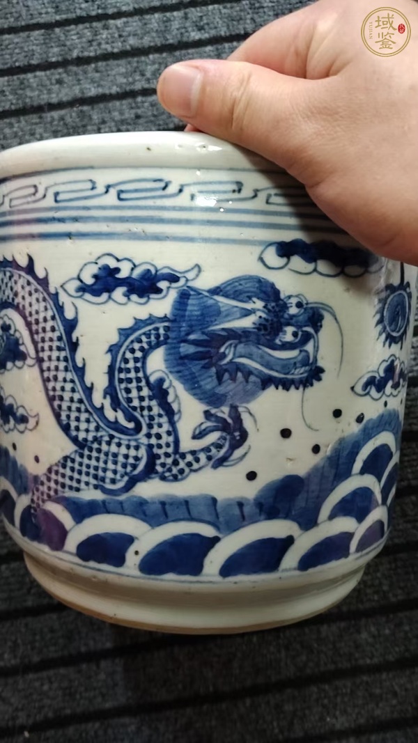 古玩陶瓷青花龍紋香爐真品鑒賞圖