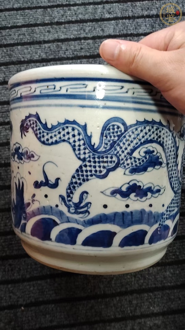 古玩陶瓷青花龍紋香爐真品鑒賞圖