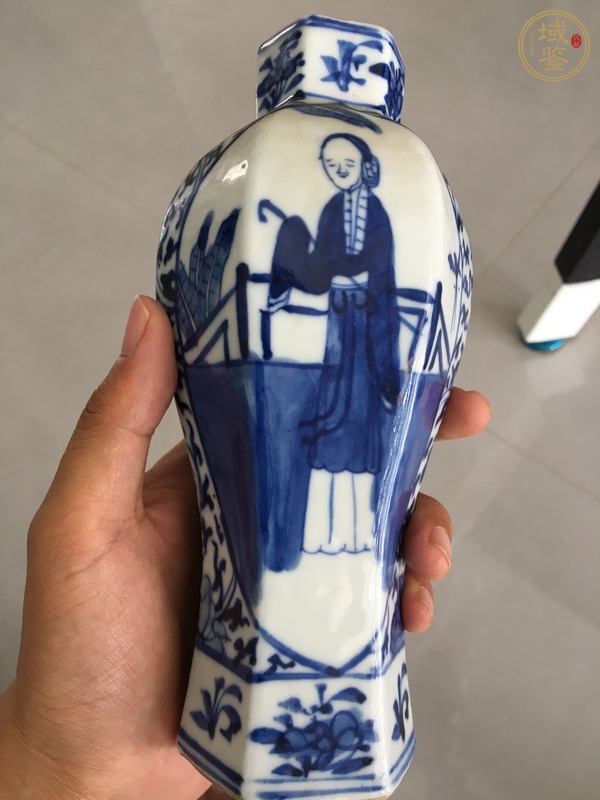 古玩人物紋青花瓶真品鑒賞圖