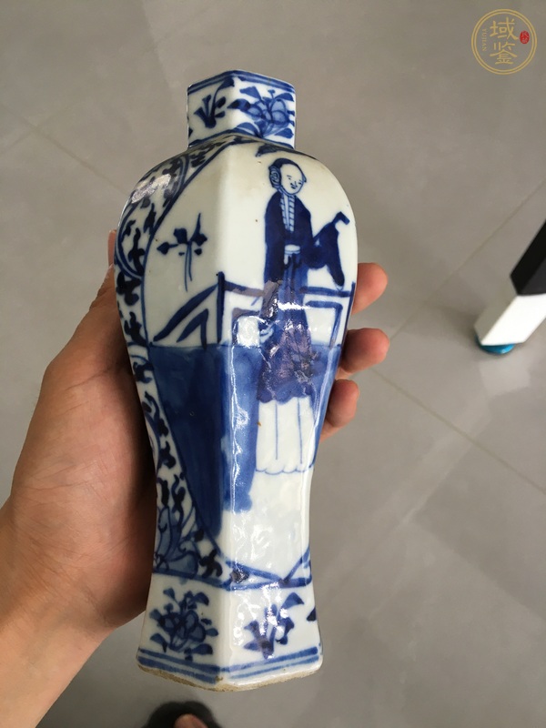 古玩陶瓷人物紋青花瓶真品鑒賞圖