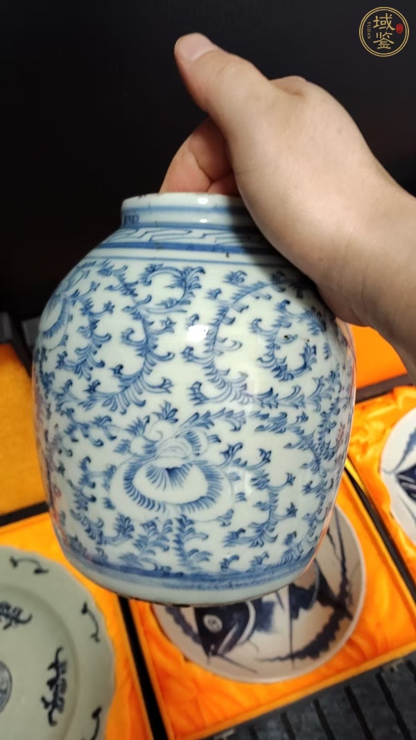 古玩陶瓷青花纏枝花卉紋罐真品鑒賞圖