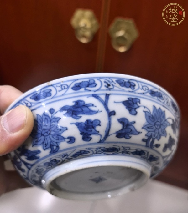 古玩陶瓷青花纏枝花卉紋盤真品鑒賞圖
