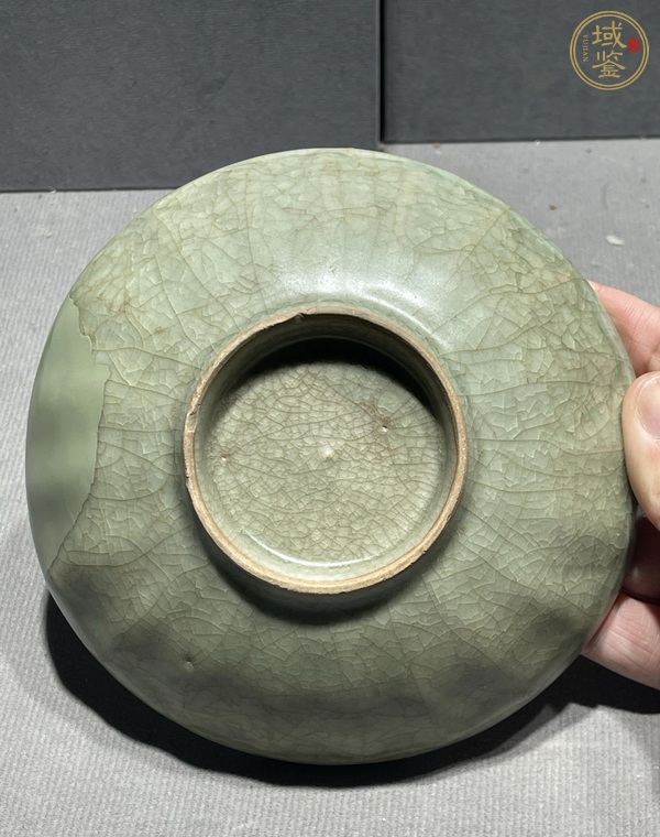 古玩陶瓷龍泉青瓷盤真品鑒賞圖