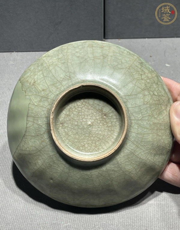 古玩陶瓷龍泉青瓷盤真品鑒賞圖