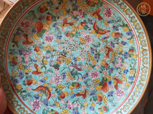 古玩陶瓷蝶紋盤真品鑒賞圖