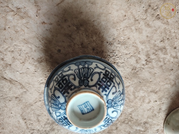 古玩陶瓷青花花卉紋盤真品鑒賞圖