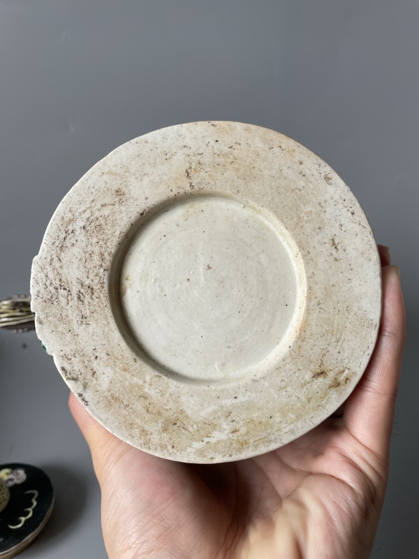 古玩陶瓷清代道光墨地素三彩貼塑龍紋壺拍賣，當前價格4000元