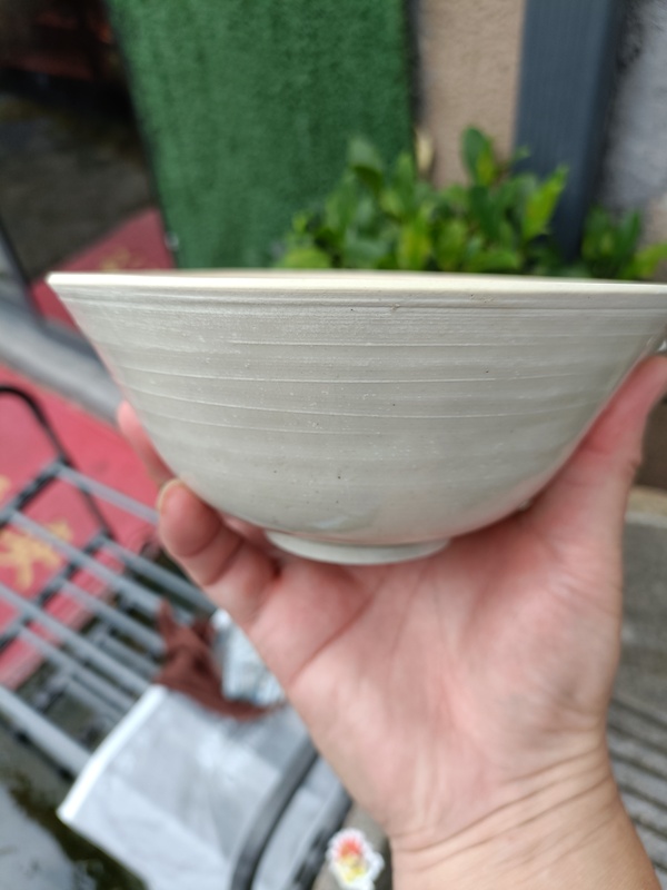 古玩陶瓷館藏級南宋定窯刻萱草紋大碗拍賣，當前價格2800元