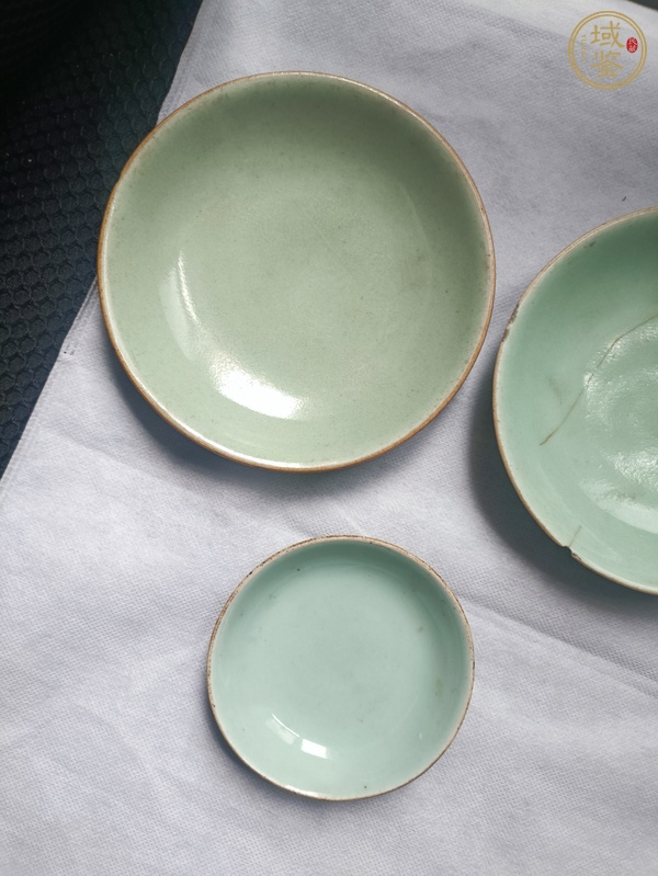 古玩陶瓷豆青釉盤真品鑒賞圖