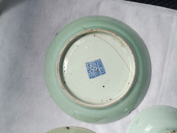 古玩陶瓷清代中期豆青釉盤拍賣,當前價格58元