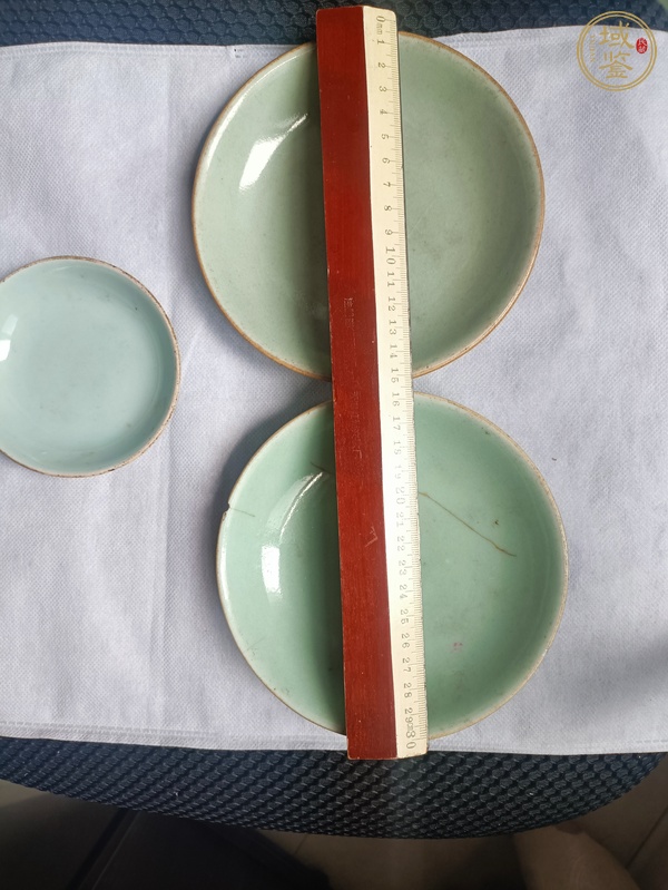 古玩陶瓷豆青釉盤真品鑒賞圖