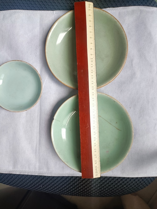 古玩陶瓷清代中期豆青釉盤拍賣,當前價格58元